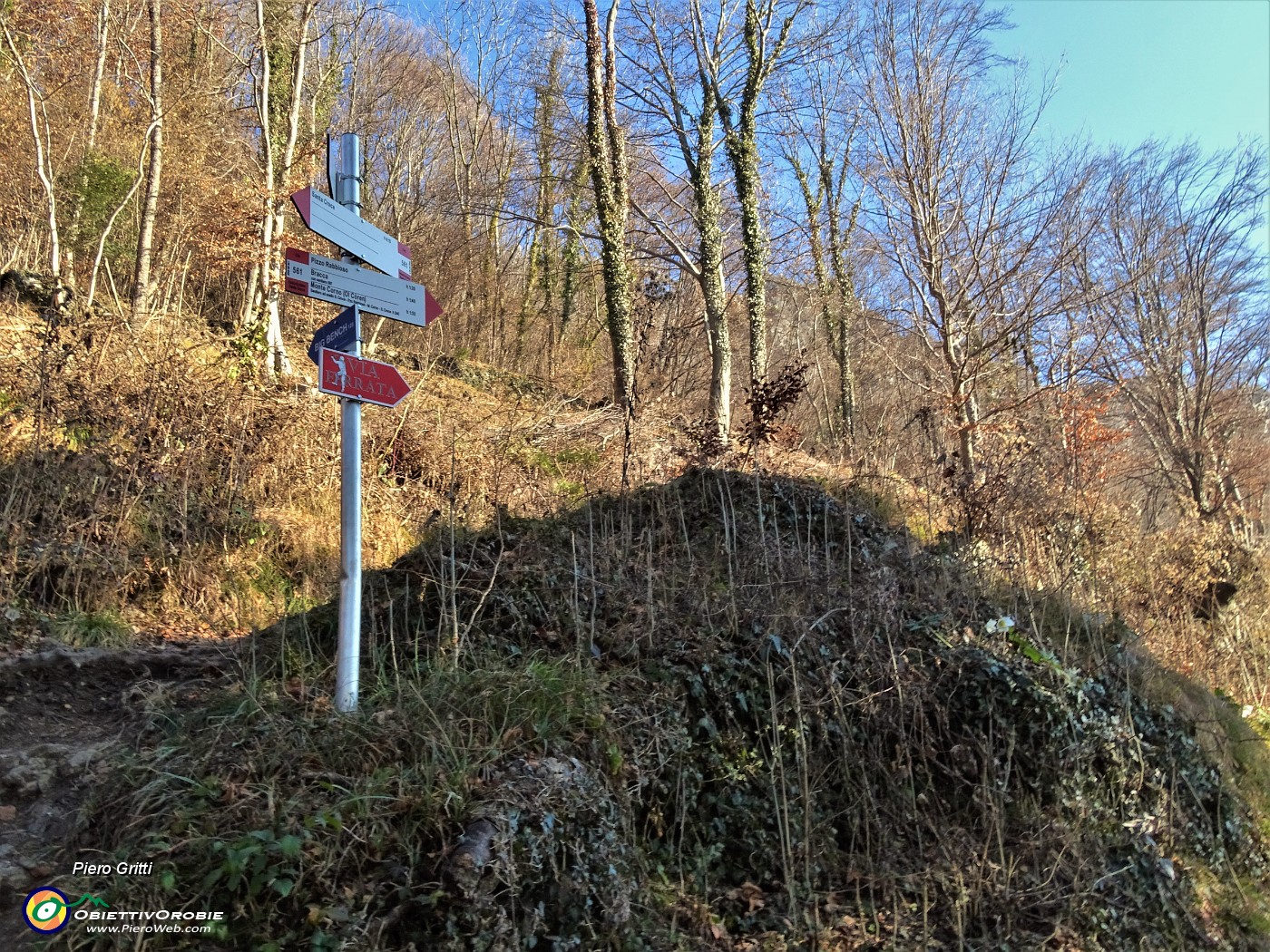 23 A questo bivio comincia il vero anello che faccio in senso antiorario...procedo a dx per rientrare da sx .JPG